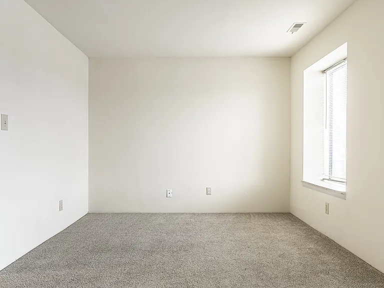 Scarborough Lake Apartments — Photo 8
