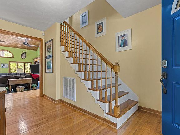 2nd image of 609 Murphys Mill Rd