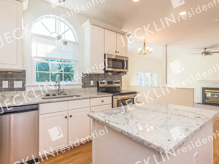 10653 Anna Marie Dr — Photo 9