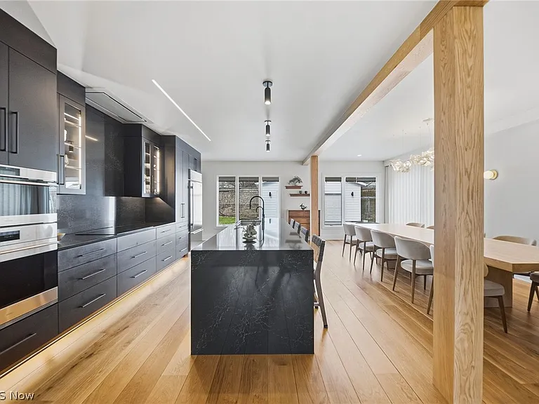 1440 W 57th St — Photo 13