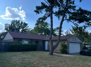 802 Matthews Ct, Arlington, TX 76012