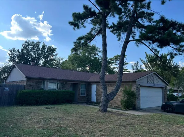 802 Matthews Ct, Arlington, TX 76012