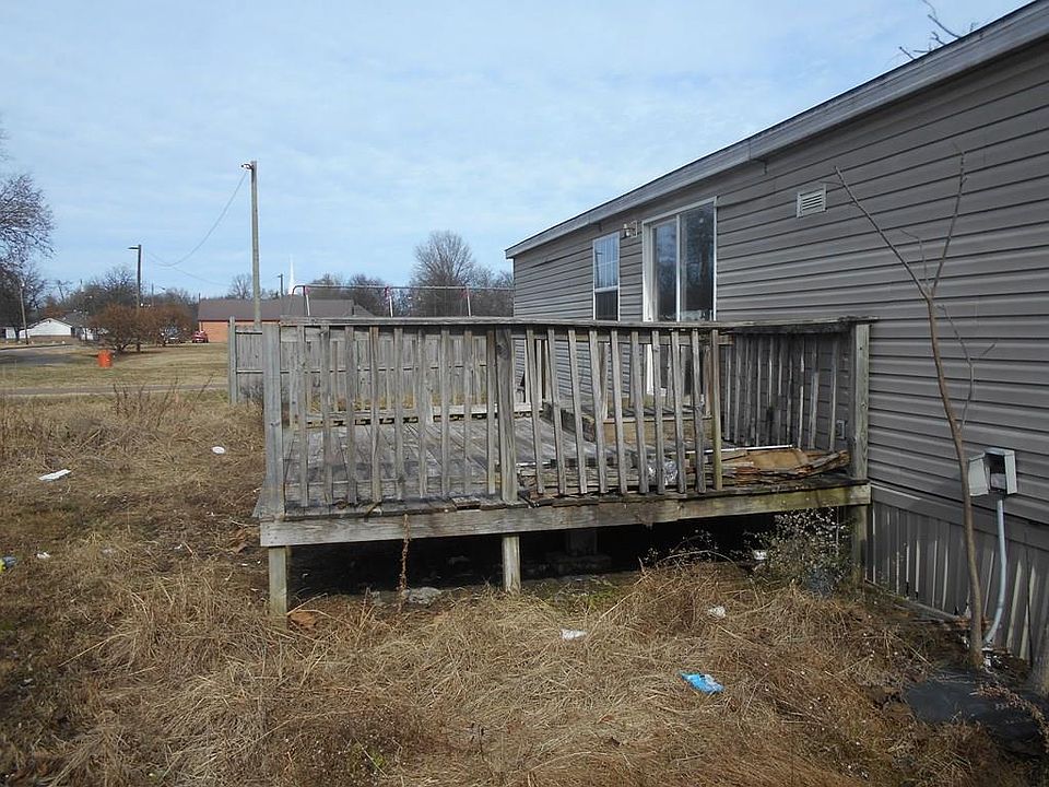 2nd image of 605 E Hearn Ave