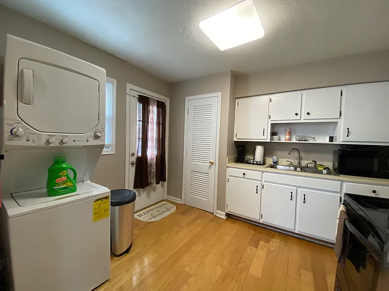 610 Woodfin Rd — Photo 3