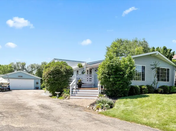 1718 Holiday Dr, Sandwich, IL 60548