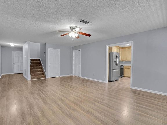 4th image of 2465 Chandler Rd
