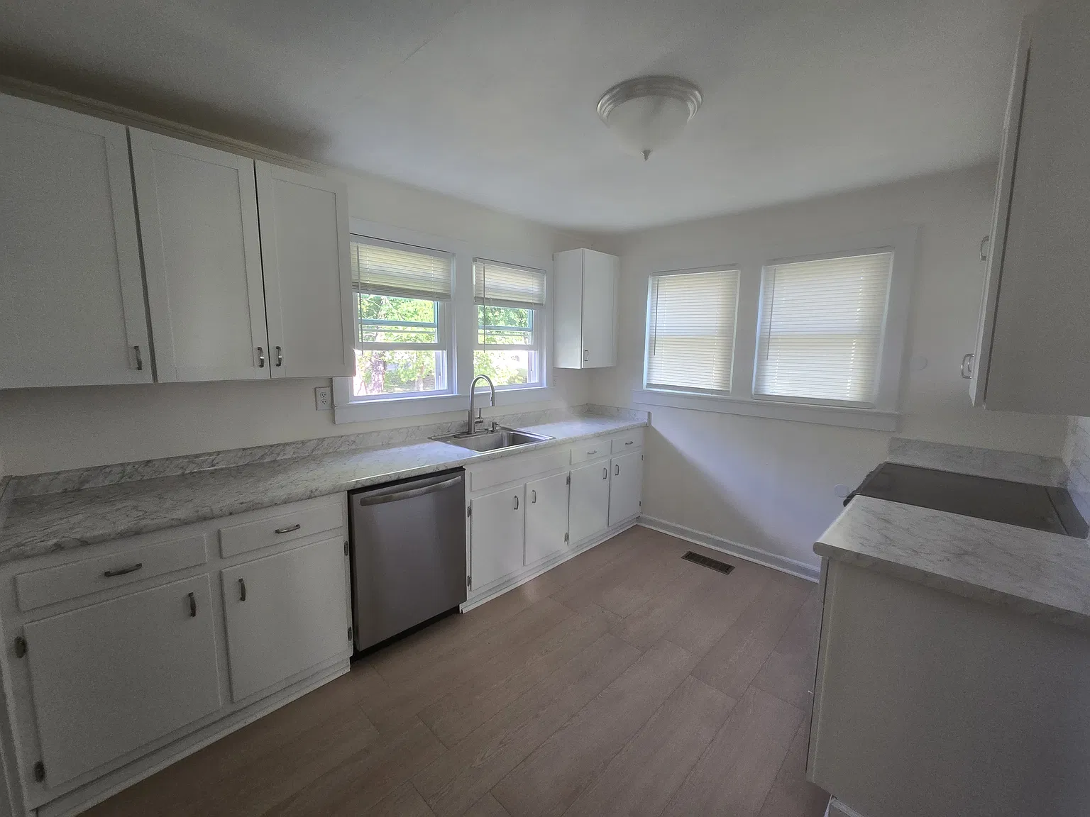 2701 Hickory Valley Rd — Photo 3