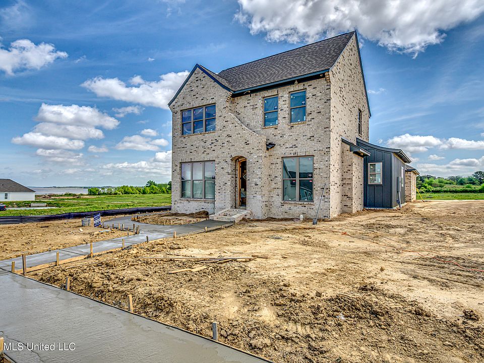 1st image of 1010 Crepe Myrtle Dr