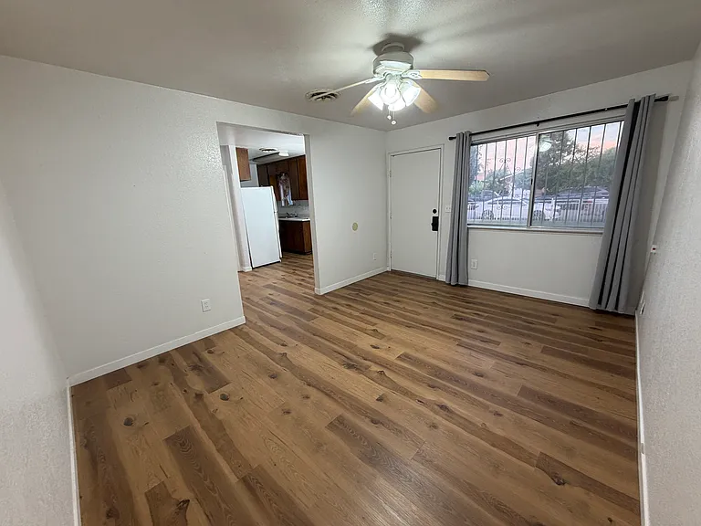 464 W Lincoln Ave — Photo 6
