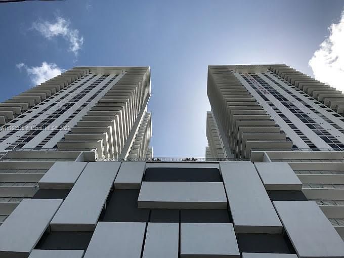 1st image of 1424 NE Miami Pl APT 1424