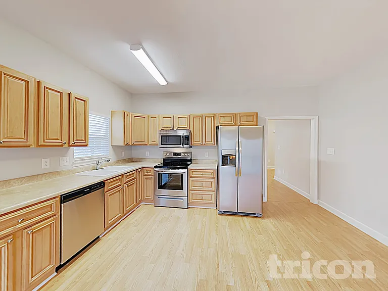 805 Stratford Rd — Photo 8