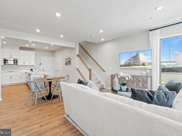 219 Park Central Ter, Manassas, VA 20111