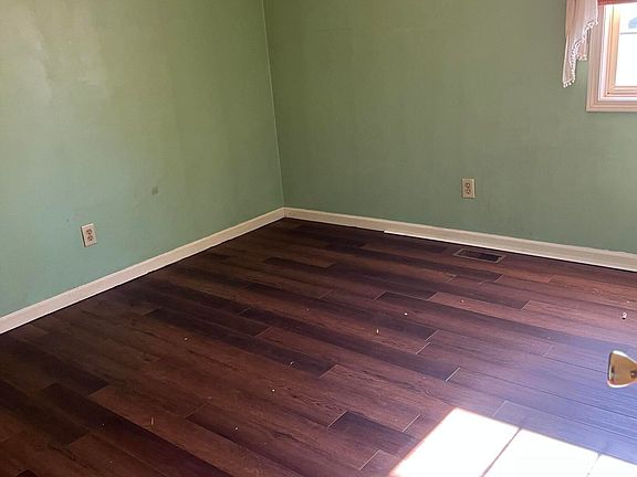 3rd image of 143 Gentry Dr