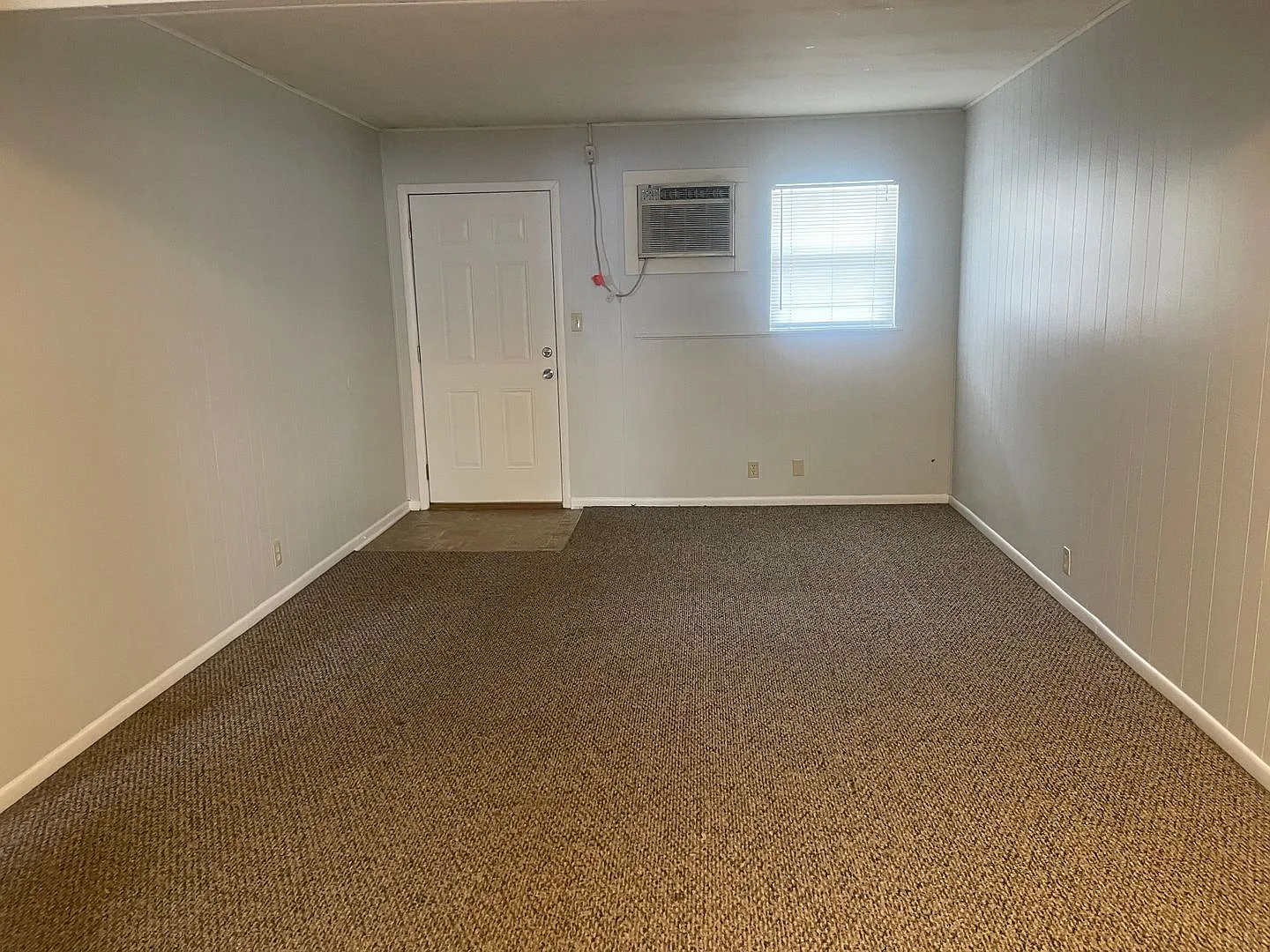 1403 E Elm St — Photo 2