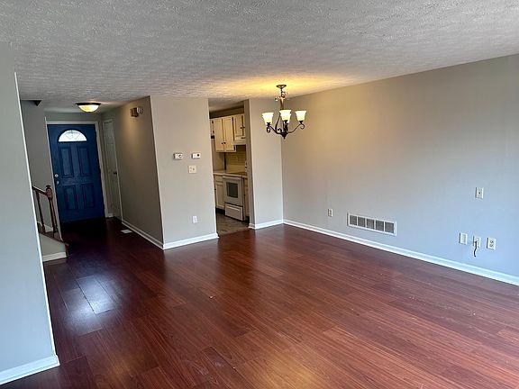 2nd image of 384 Wellington Ct