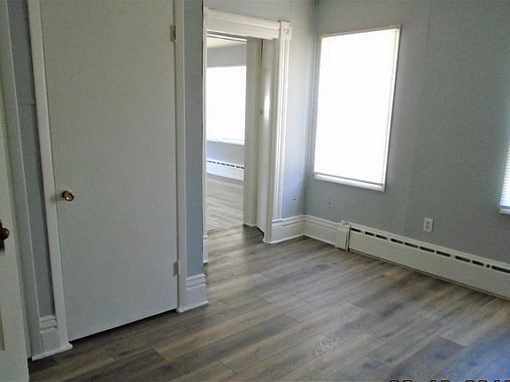 4th image of 108 1/2 N Grove Ave #5