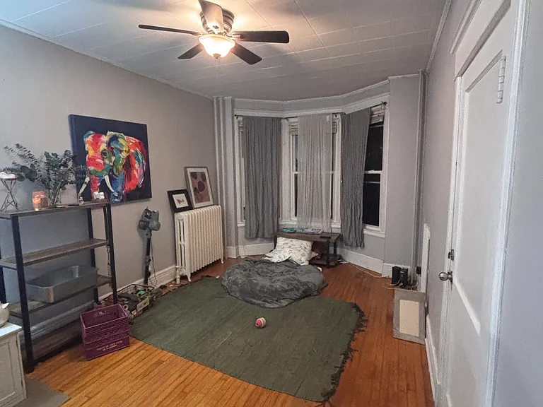 41 Manning Blvd #1B — Photo 1