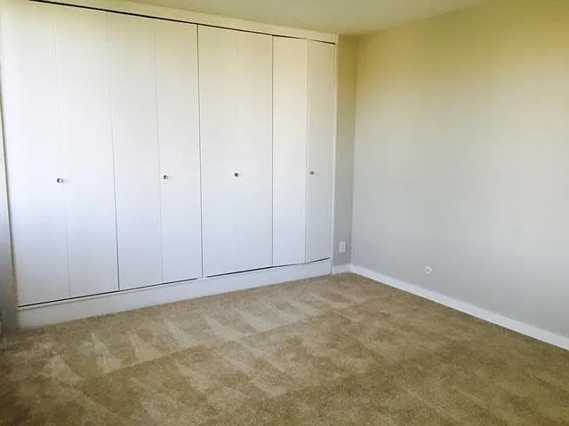 Burlingame Towers — Photo 10