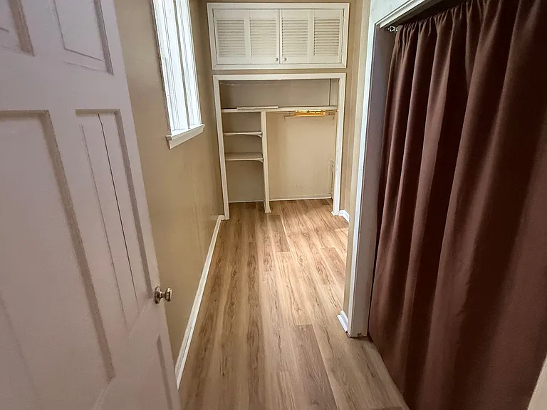 210 N Steele Ave #A — Photo 16