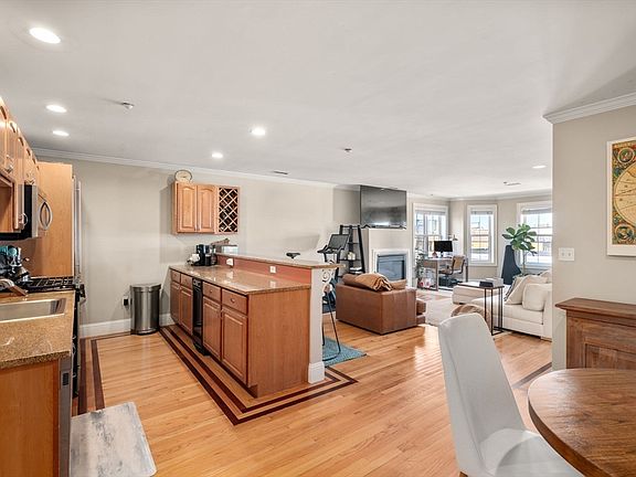 3rd image of 39 Dorchester St APT 10