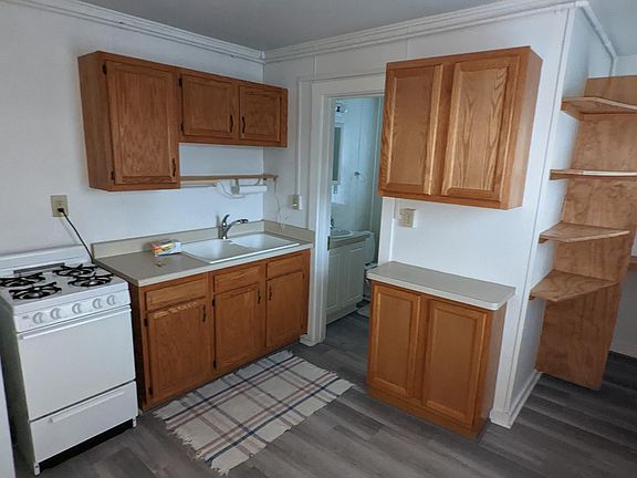 3rd image of 136 N Michigan Ave APT 3