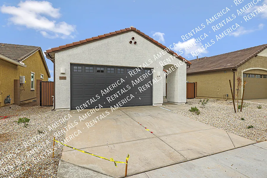 Beautiful and spacious 3 Bed/ 2 Bath in Glendale!! — Photo 1