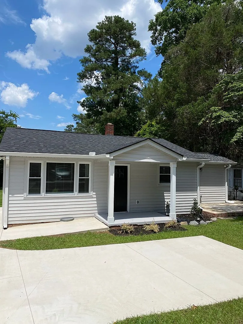 Spacious 3BR/3BA Home with Private Baths — Photo 1