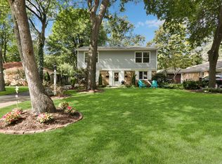 609 Riverside Dr, Libertyville, IL 60048