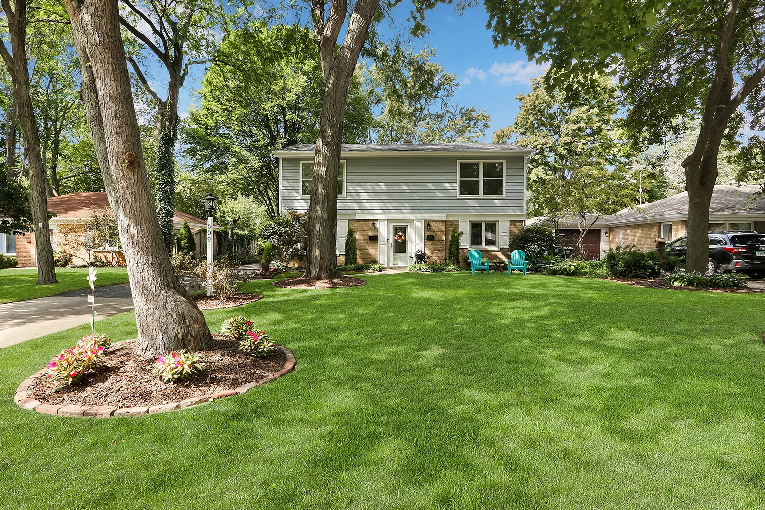 609 Riverside Dr photo 1