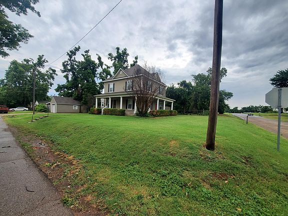 2nd image of 1701 W Logan Ave