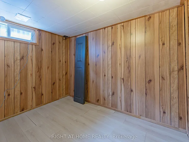 69 Alayne Cres — Photo 32