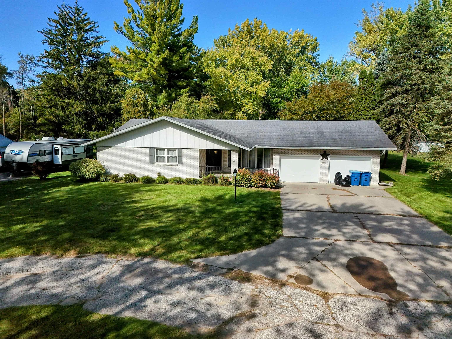 1056 W Center Rd photo 1