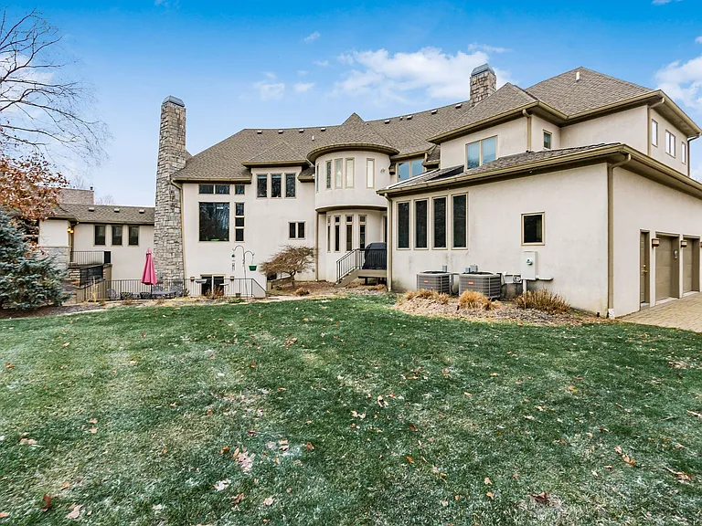 4602 Sandwich Ct — Photo 83