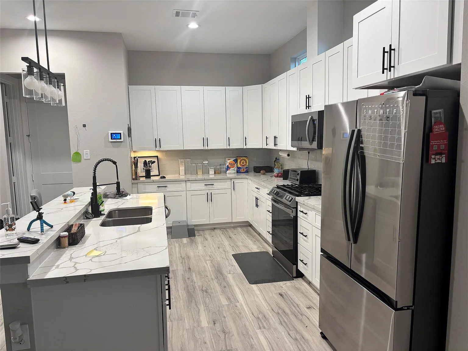 3 bed, 2.5 bath, 1856 sqft, $2,450 — Photo 2