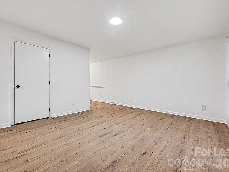 5001 Lakecrest Dr — Photo 6