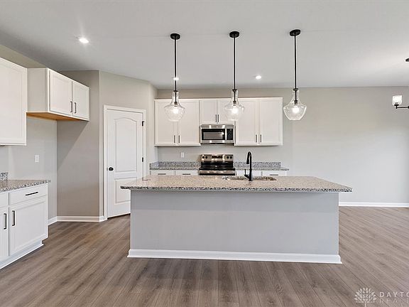 4th image of 435 Snowdrop Dr