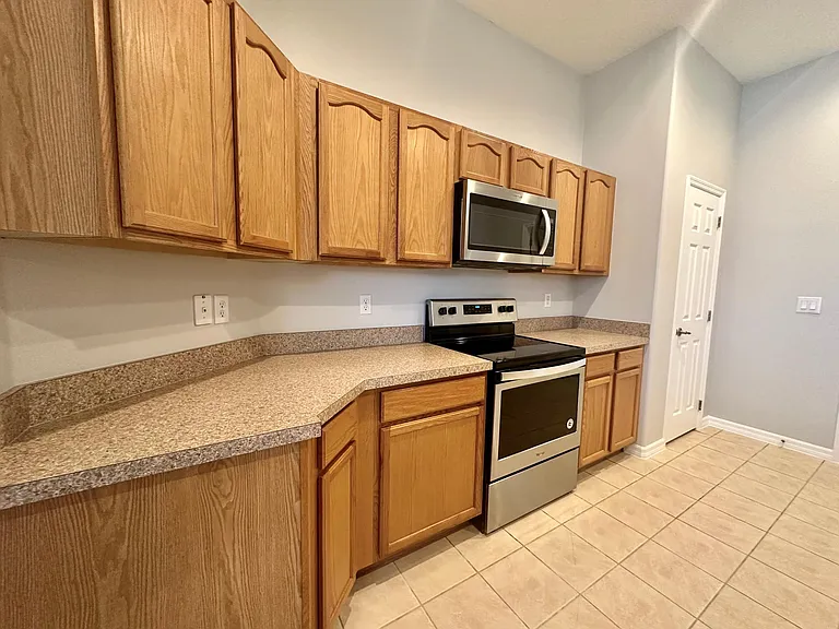 916 White Oak Way — Photo 16