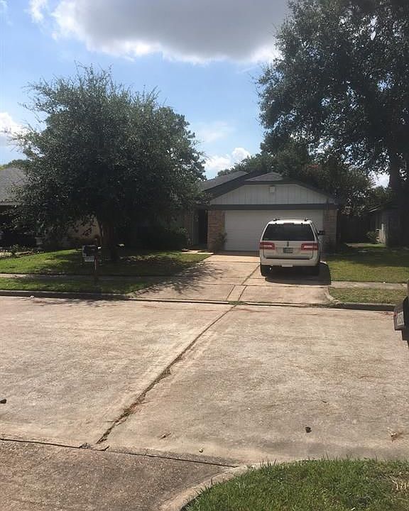 1st image of 10507 Walnut Glen Dr