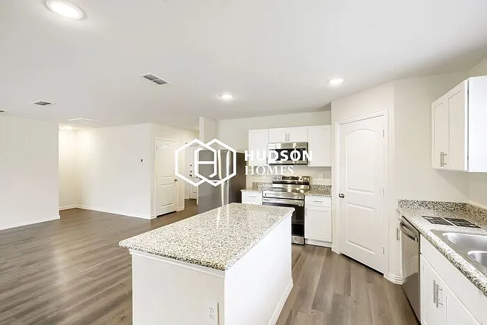 336 Bounding Main St — Photo 6