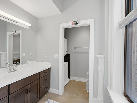 3rd image of 5 W 12th St #3