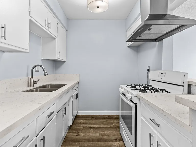 1121 Daisy Avenue — Photo 34