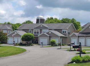 32 Patroon Pointe Dr, Rensselaer, NY 12144