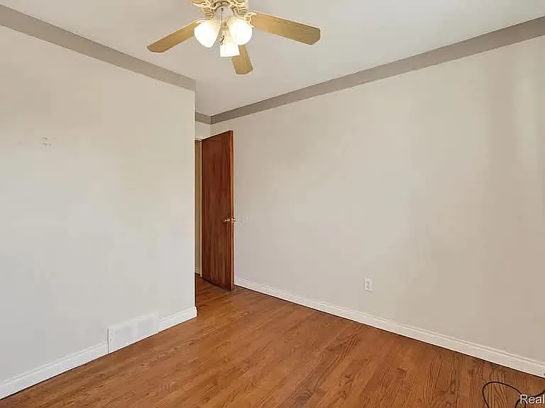 15226 Everly St — Photo 13