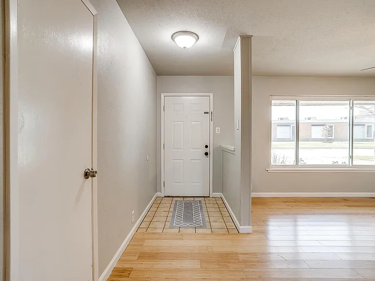 109 SE Dian St — Photo 11