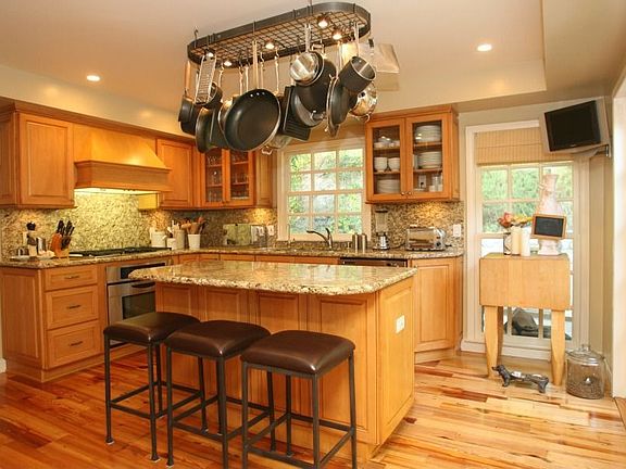 State-of-the-art kitchen large enough to host guests