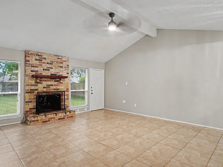215 Redbud Cir — Photo 5