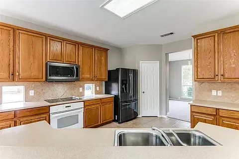 2700 Thorncreek Ln — Photo 11