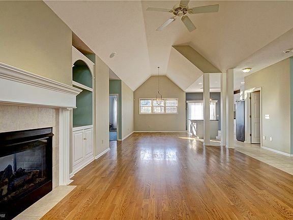 5th image of 8 River Place Dr