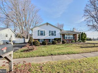 1 Rolling Dr, Newark, DE 19713