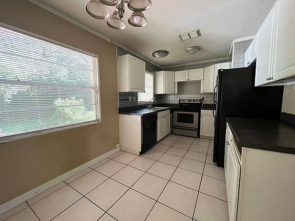 5th image of 804 King St